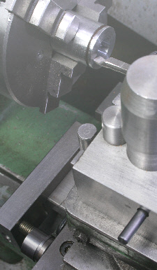 Lathe Saddle Stop, using